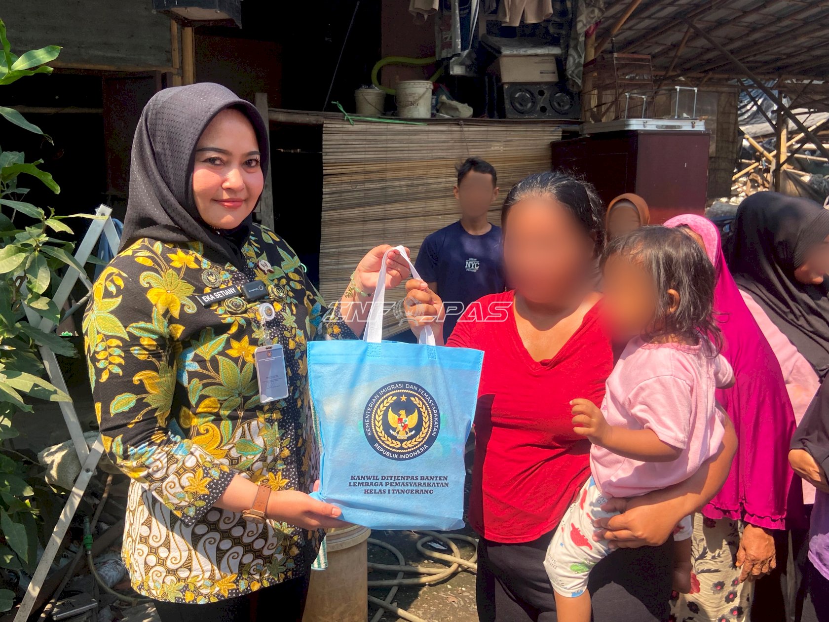 Lapas I Tangerang Salurkan 100 Paket Sembako untuk Masyarakat Sekitar TPA Rawa Kucing
