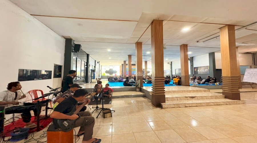 Alunan Musik Diamond Band Lapas Narkotika Karang Intan Hadirkan Keceriaan di Momen Kunjungan Warga Binaan