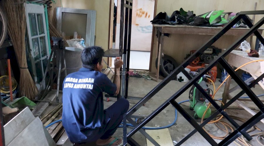 Kreativitas Tanpa Batas, Warga Binaan Lapas Amuntai Produksi Meja dan Rak TV Berkualitas