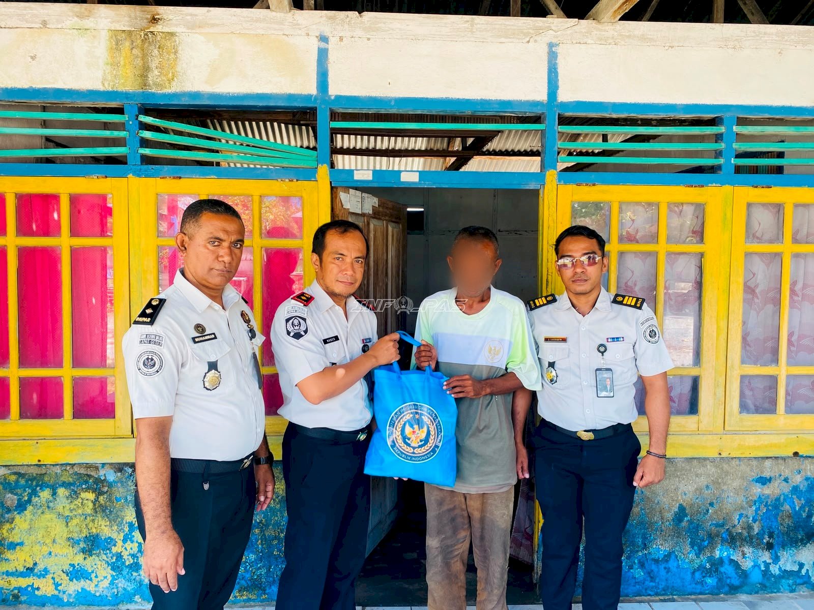 Lapas Geser Salurkan Bansos kepada Purnawirawan dan Warga Sekitar