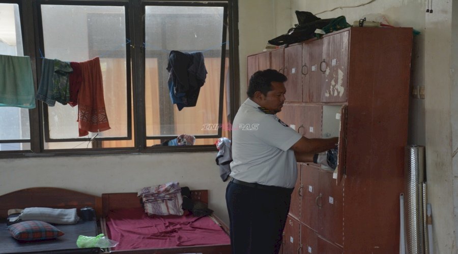 Sisir Barak Hunian, Lapas Terbuka Kendal Pastikan Lingkungan Pembinaan Tetap Kondusif