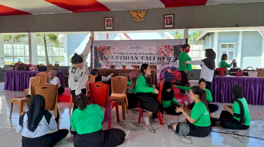 Lapas Perempuan Palu Dorong Kemandirian Warga Binaan lewat Keterampilan Anyaman Tali Kur