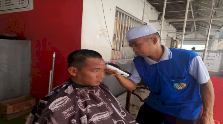 Asah Keterampilan, Warga Binaan Rutan Rantau Tekuni Pembinaan Kemandirian Pangkas Rambut