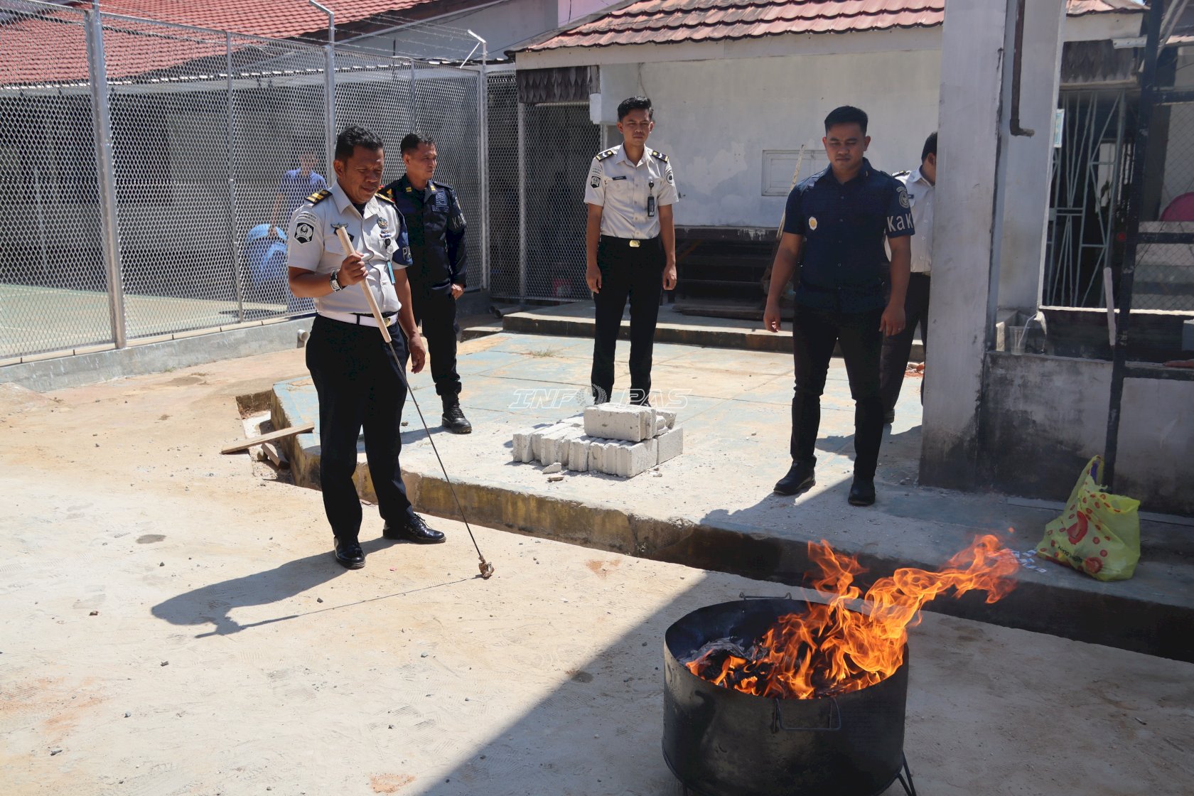 Rutan Pelaihari Musnahkan Barang Sitaan Hasil Penggeledahan