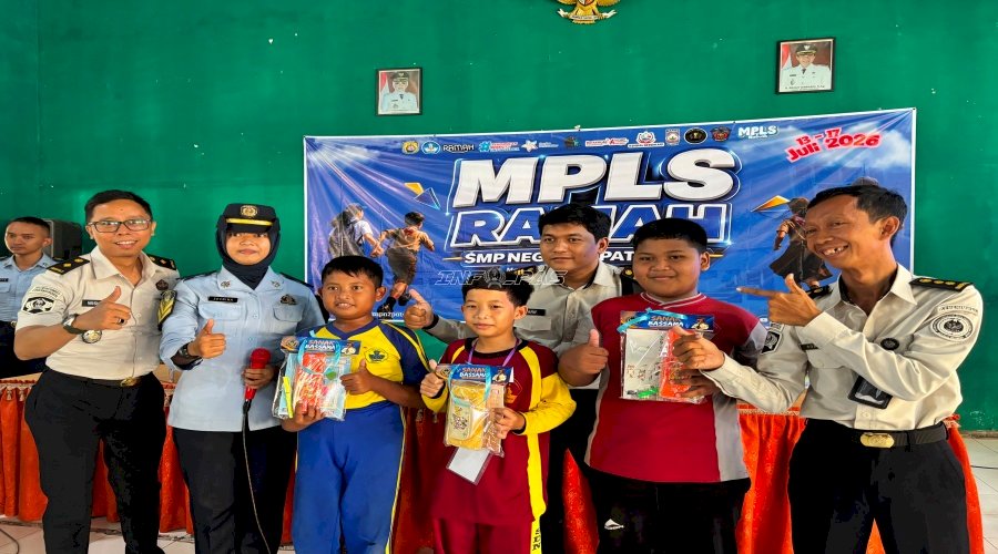 SANAK BASSAMA Warnai MPLS SMP Negeri 2 Patebon, Tanamkan Kesadaran Hukum kepada 256 Siswa Baru