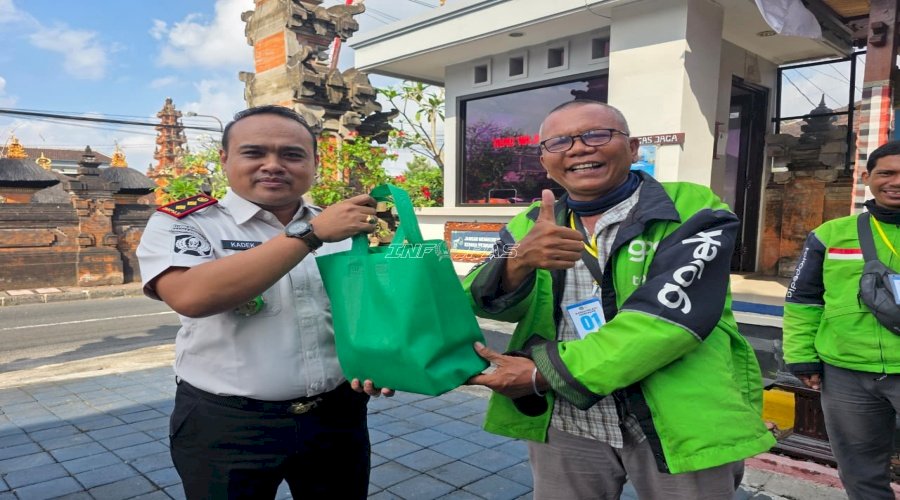 Bapas Denpasar Salurkan Bansos bagi Klien Pengemudi Ojek Online