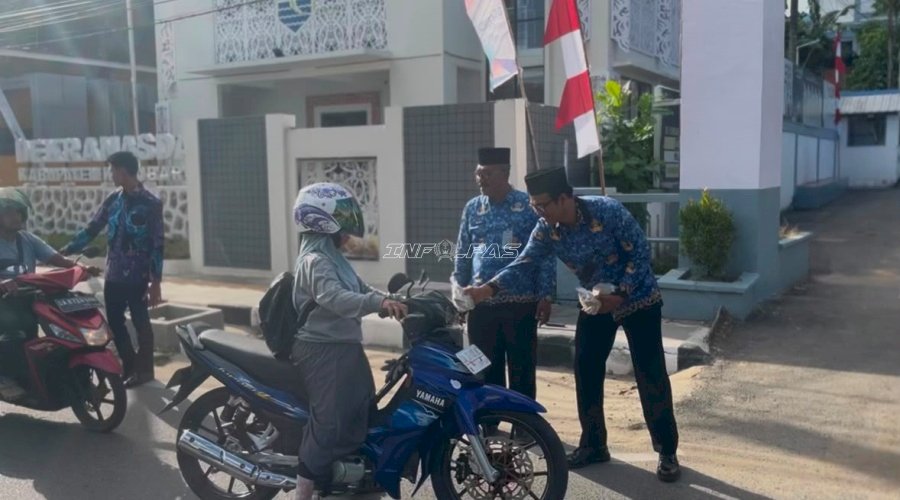 Melalui Jumat Berkah, Lapas Kotabaru Salurkan Paket Makanan kepada Masyarakat