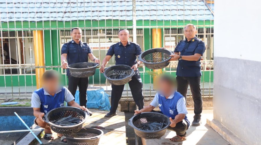 Lapas Tanjung Panen 30 Kg Lele, Perkuat Kemandirian Pangan Warga Binaan