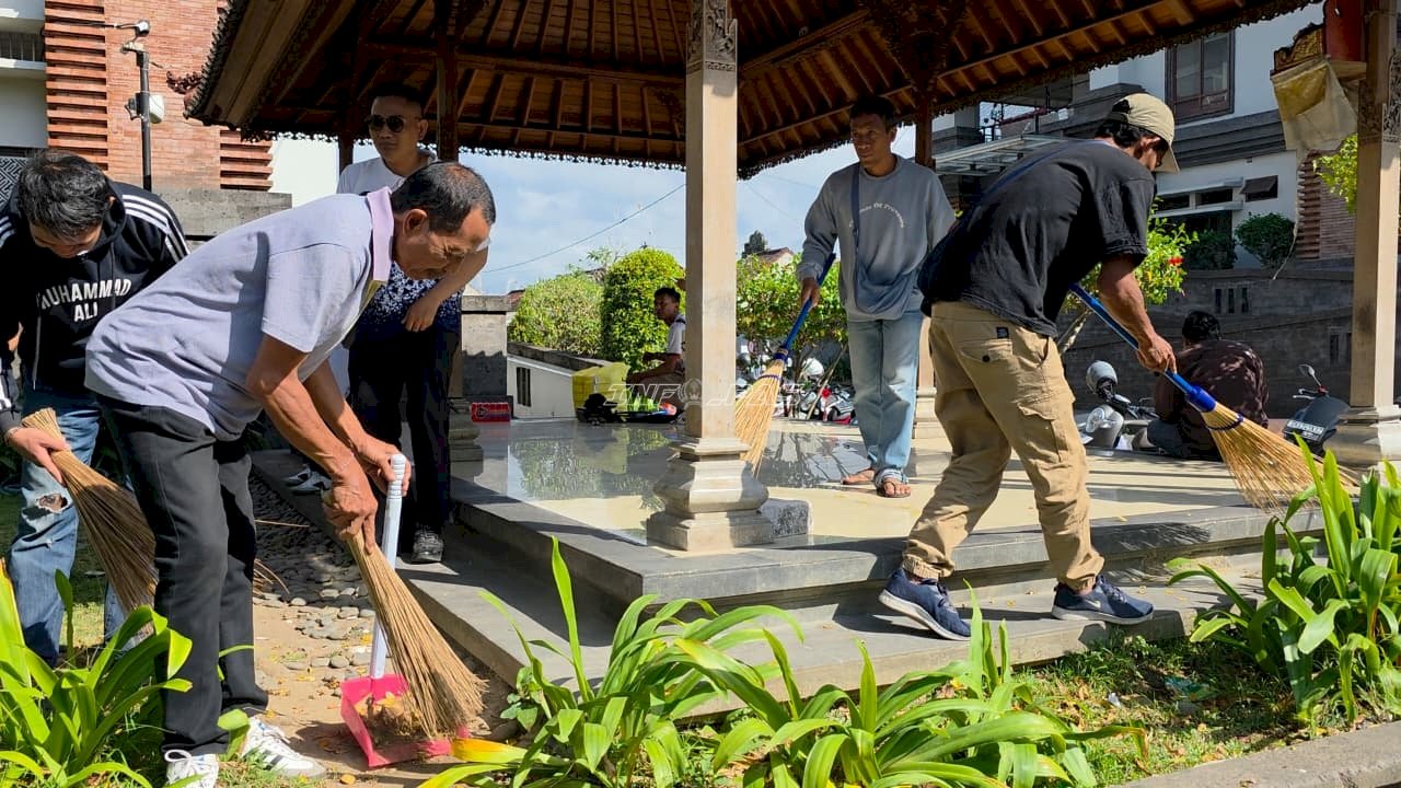 Bapas Denpasar Gandeng Masyarakat Bersihkan Pasar Seni Sukawati