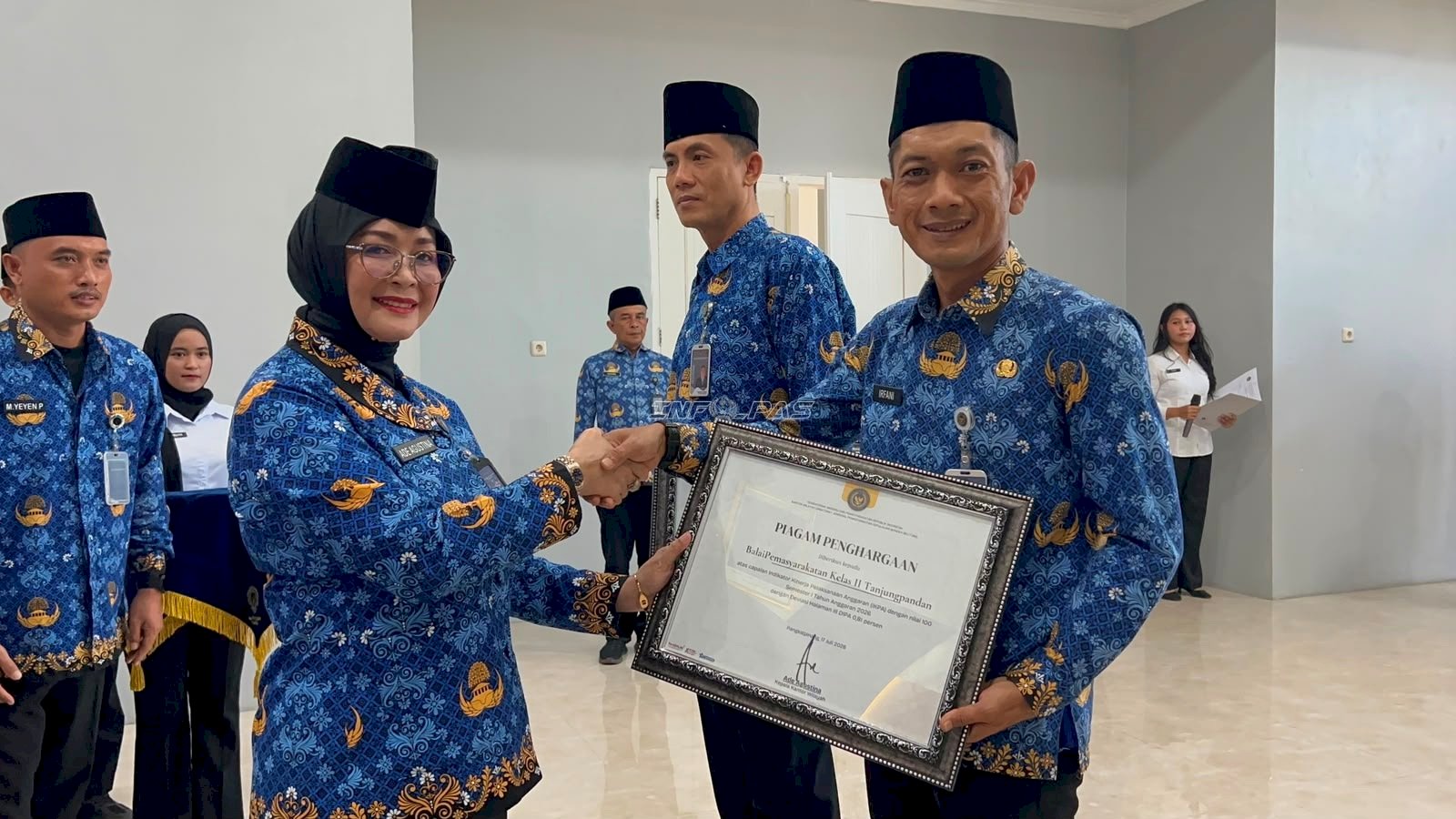 Raih IKPA 100 Persen, Bapas Tanjungpandan Terima Penghargaan Kakanwil Ditjenpas Babel