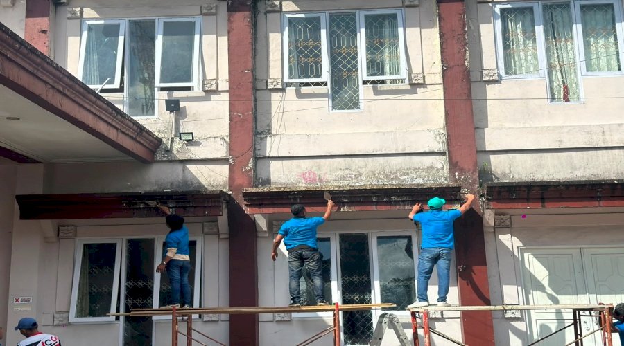 Aksi Sosial Bapas Peduli, Klien Pemasyarakatan Bersihkan Kantor Camat Baguala
