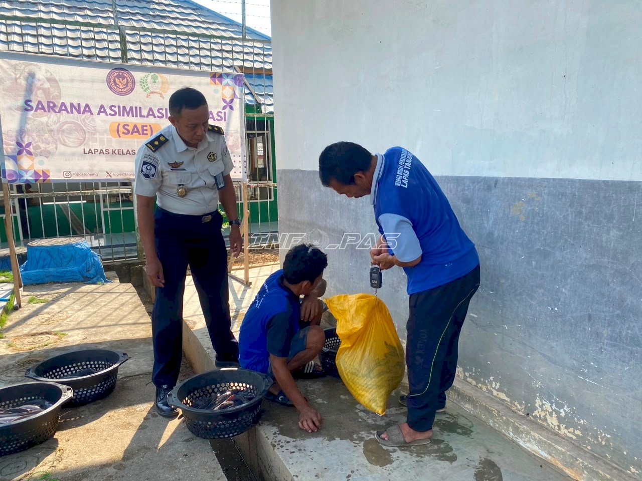 Lapas Tanjung Panen 35 Kilogram Lele, Perkuat Kemandirian Warga Binaan