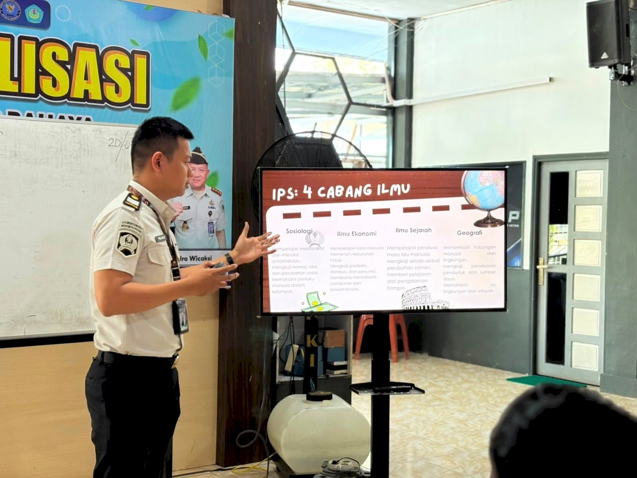 Bekali Masa Depan dengan Pendidikan, Lapas Narkotika Karang Intan Dampingi Warga Binaan Ikuti Program Paket C