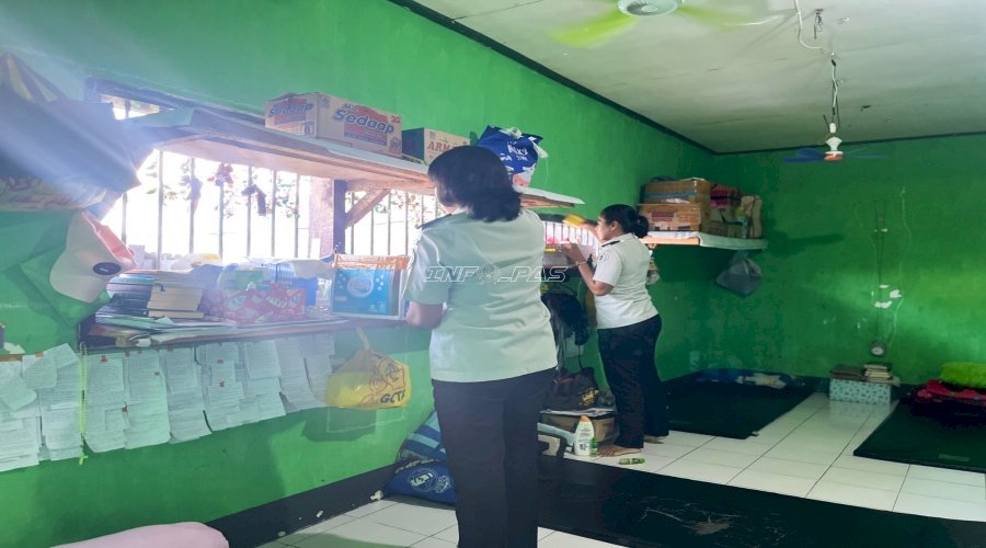Perkuat Keamanan Internal, Petugas Lapas Tual Sisir Kamar Hunian