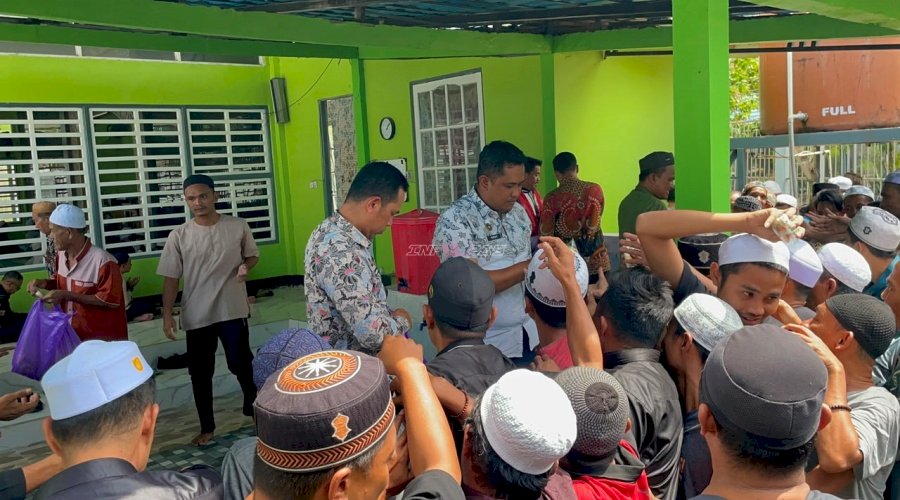 Hangatkan Kebersamaan, Lapas Narkotika Karang Intan Tebar Kepedulian lewat Jumat Berkah