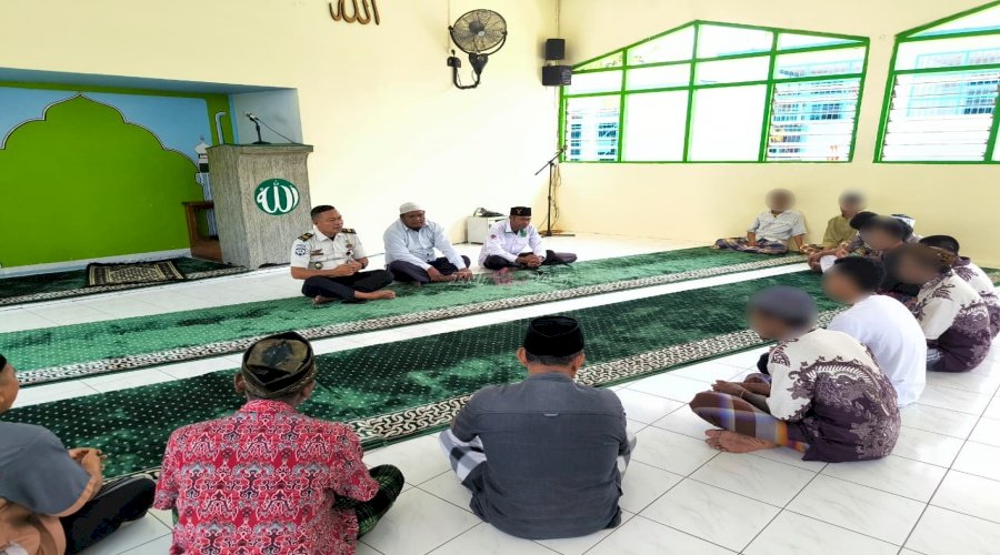 Gandeng KUA Teluk Mutiara, Lapas Kalabahi Gelar Pembinaan Rohani di Masjid At-Taubah