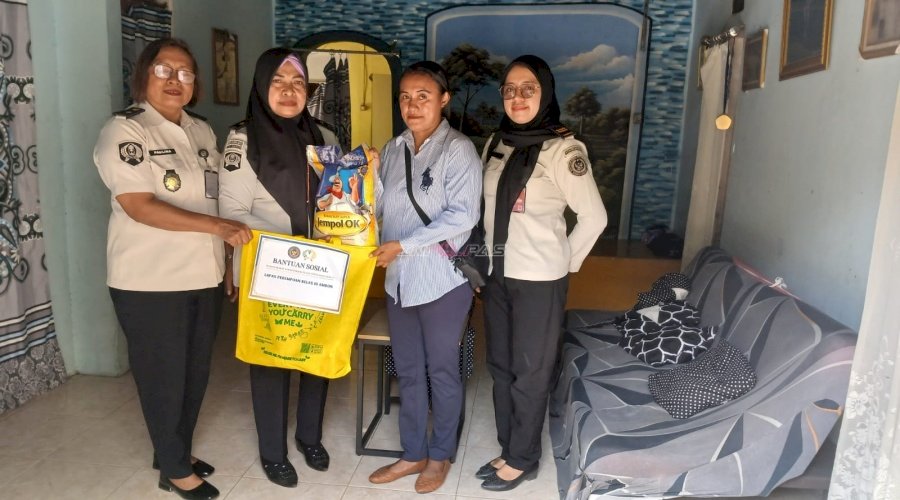 Lapas Perempuan Ambon Salurkan Bansos kepada Keluarga Warga Binaan Kurang Mampu