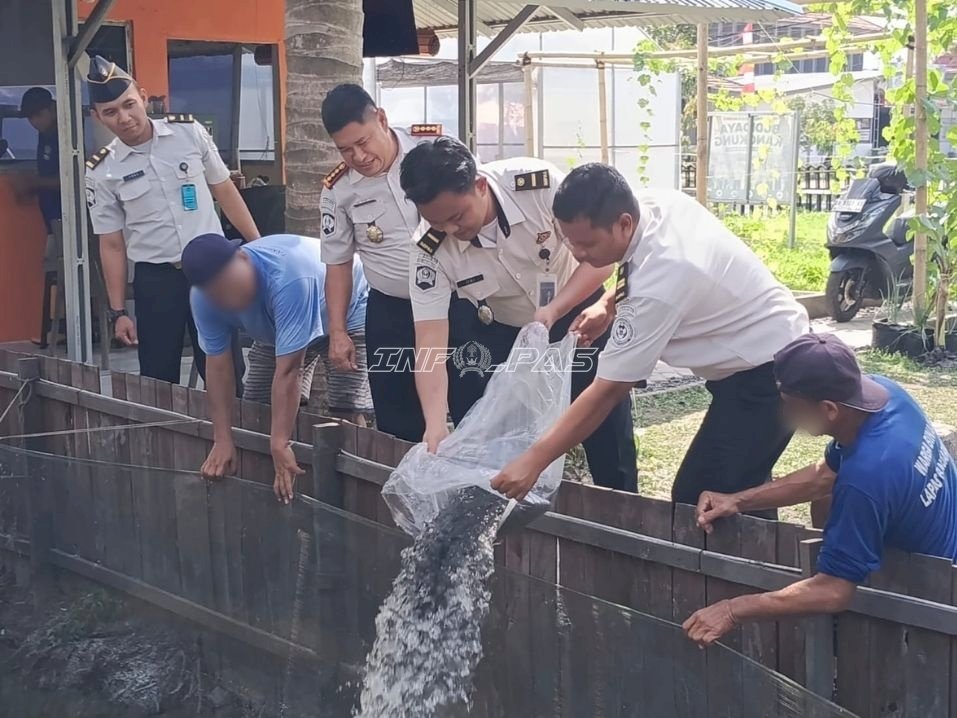 Perkuat Pembinaan Kemandirian, Lapas Banjarmasin Tebar 6.000 Bibit Lele
