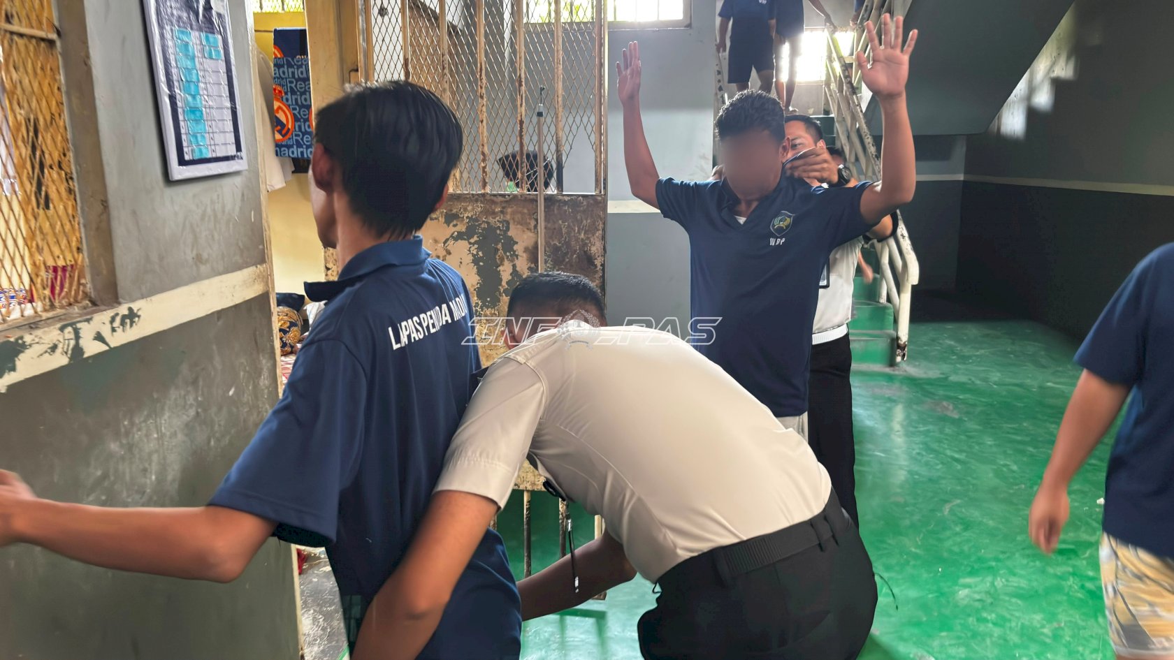 Perkuat Zero Halinar, Lapas Pemuda Madiun Razia Kamar Hunian