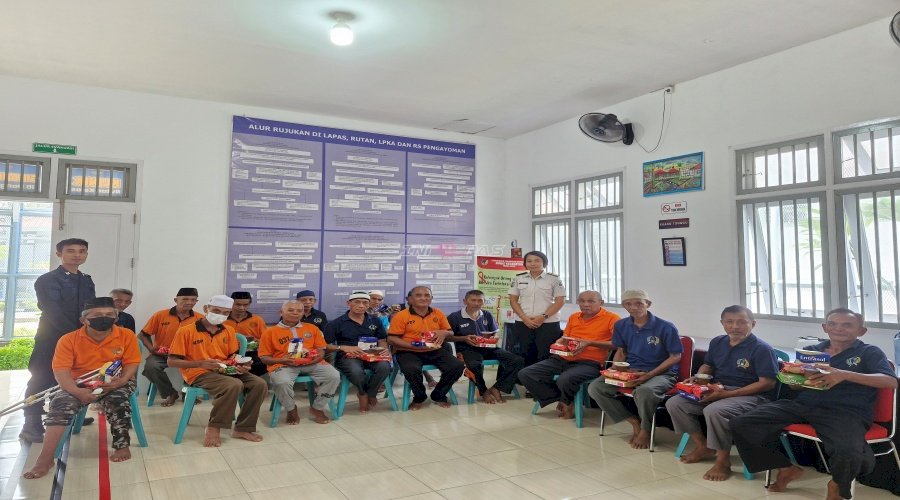 Rutan Donggala Bagikan Nutrisi Tambahan bagi Warga Binaan Lansia