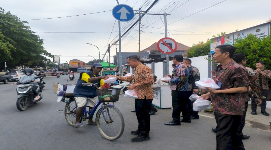Lapas Brebes Tebar Kepedulian lewat Jumat Berkah, Bagikan 75 Nasi Kotak