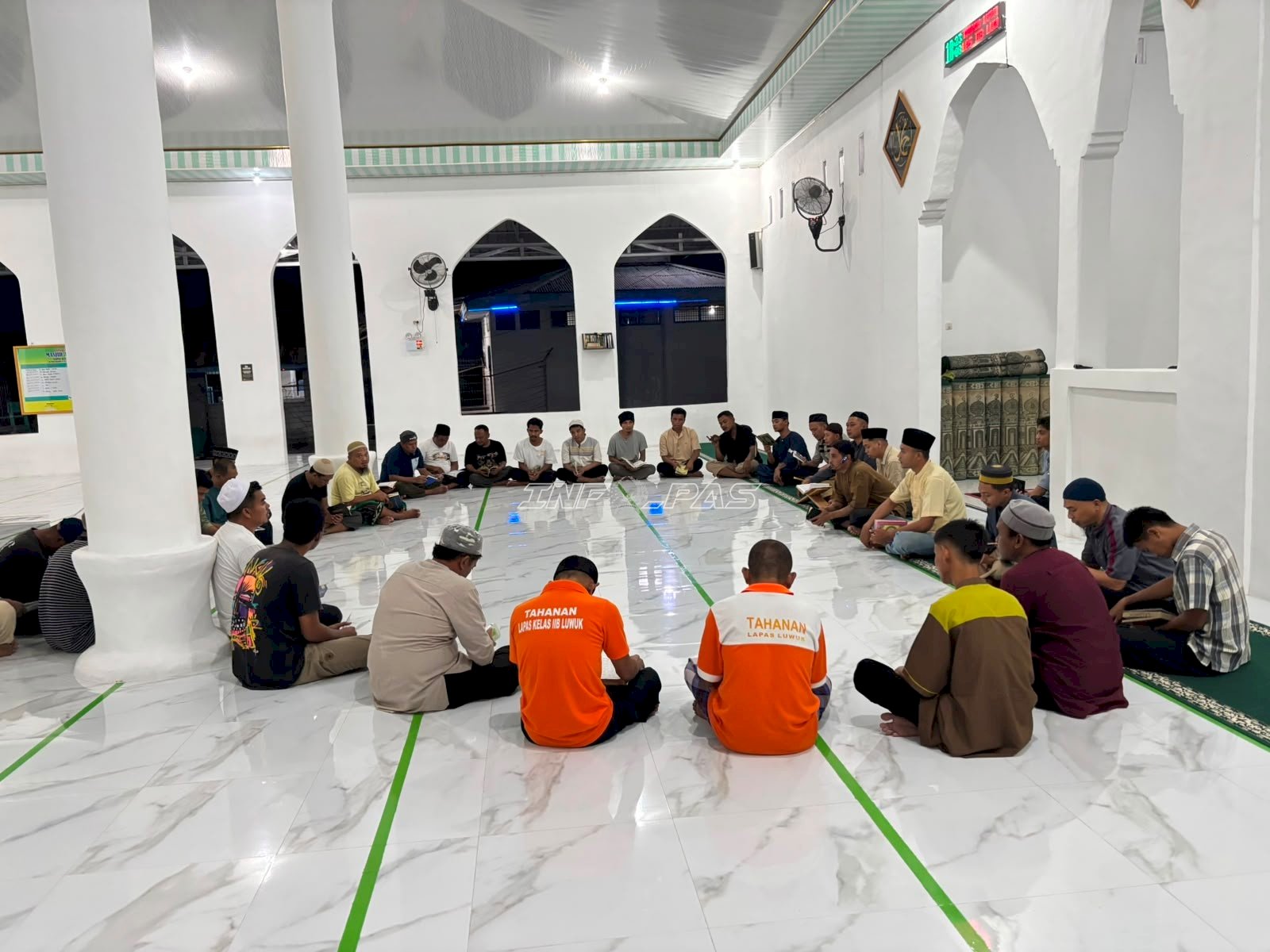 Perkuat Pembinaan Kerohanian, Petugas dan Warga Binaan Lapas Luwuk Gelar Yasinan Bersama