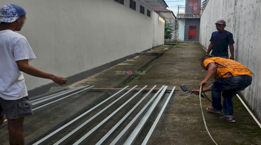 Asah Keterampilan di Balik Jeruji, Warga Binaan Lapas Ambon Produksi Rangka Kanopi
