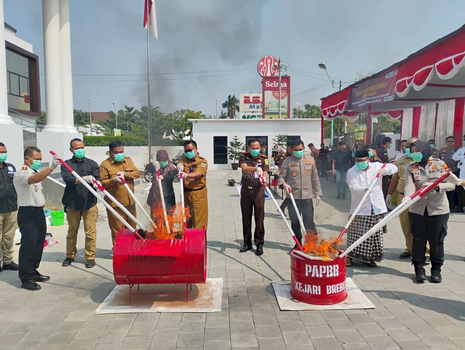 Sinergi Penegakan Hukum, Kalapas Brebes Hadiri Pemusnahan Barang Bukti Perkara di Kejari Brebes