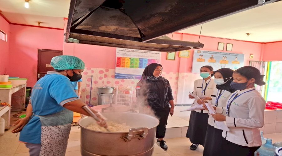Lapas Perempuan Ambon Tunjukkan Tata Kelola Dapur Mahina kepada Mahasiswa Gizi Poltekkes Kemenkes Maluku