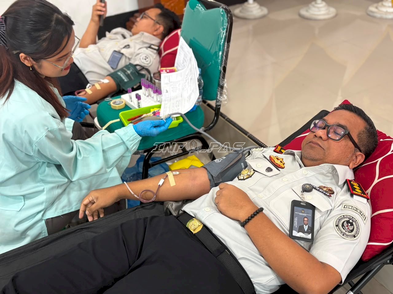 Kepala LPKA Palangka Raya dan Jajaran Ikuti Donor Darah dan CKG HUT Ke-81 RI