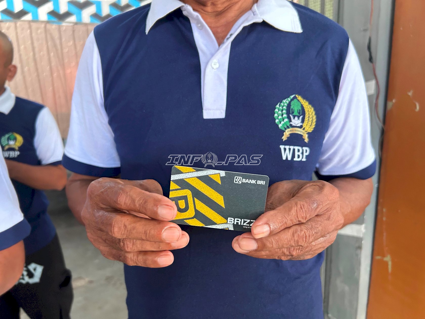 Apresiasi Kinerja Kemandirian Warga Binaan, Lapas Cilacap Serahkan Premi melalui e-Money*
