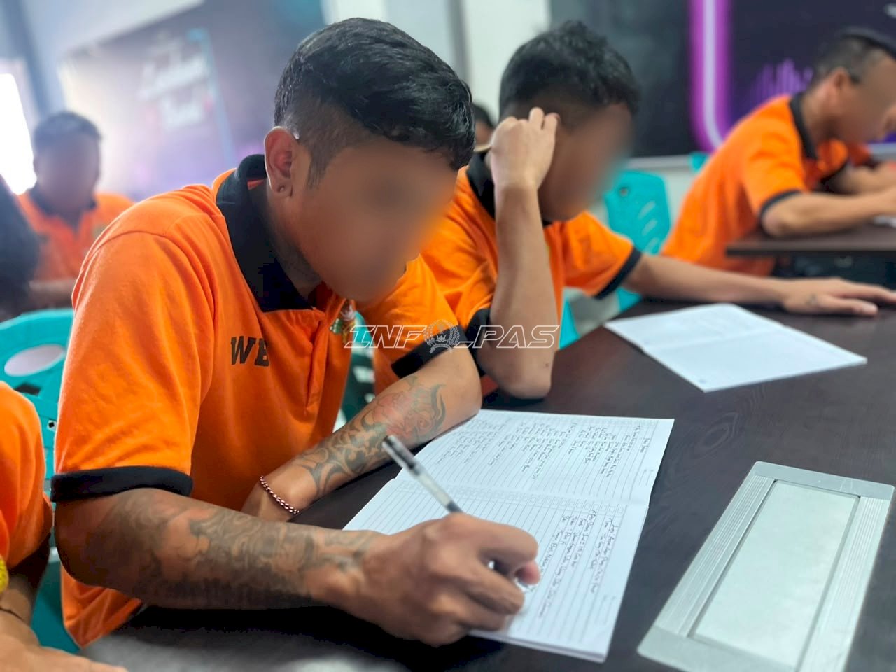 Pendidikan Kesetaraan Paket B, Warga Binaan Lapas Pemuda Madiun Belajar IPS bersama Mahasiswa UTM dan UM