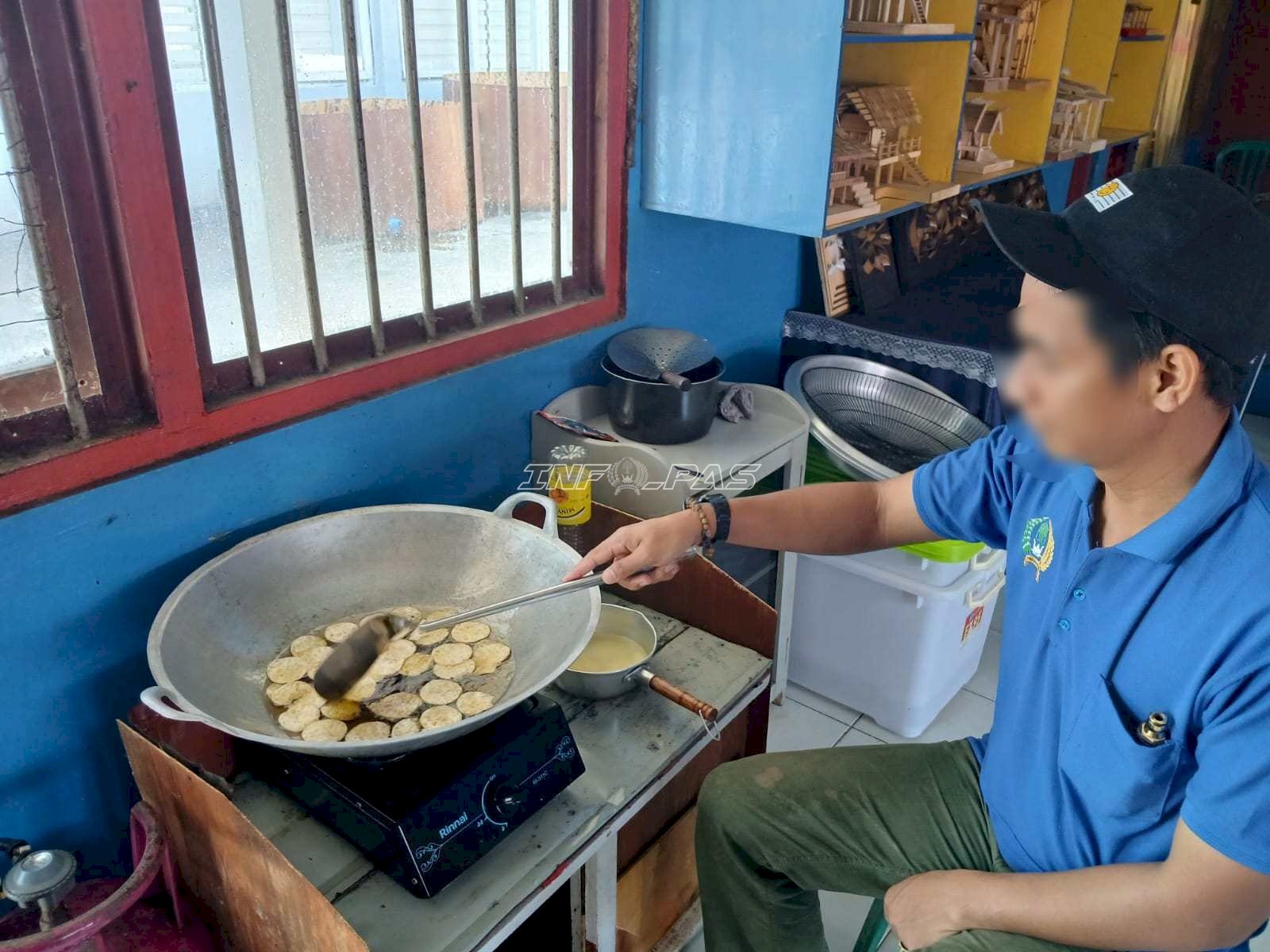 Rutan Marabahan Kembangkan Keterampilan Tata Boga lewat Keripik Tempe