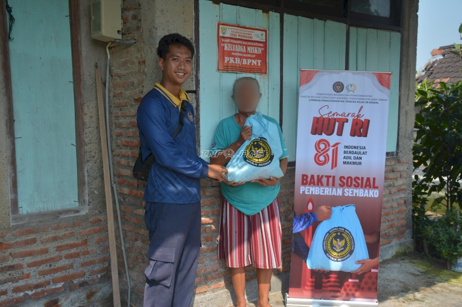 Lapas Terbuka Kendal Salurkan Sembako bagi Warga Terdampak Rob