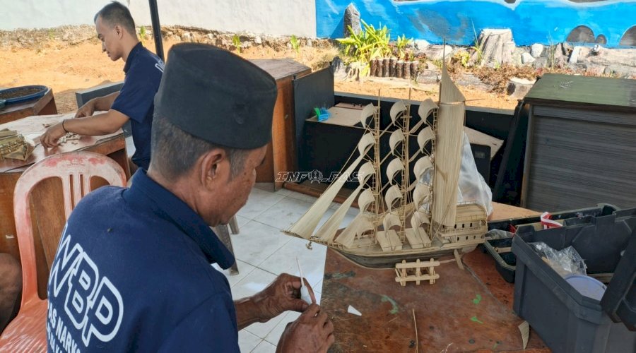 Miniatur Kapal dari Bambu Jadi Media Pembinaan Kemandirian di Lapas Narkotika Karang Intan