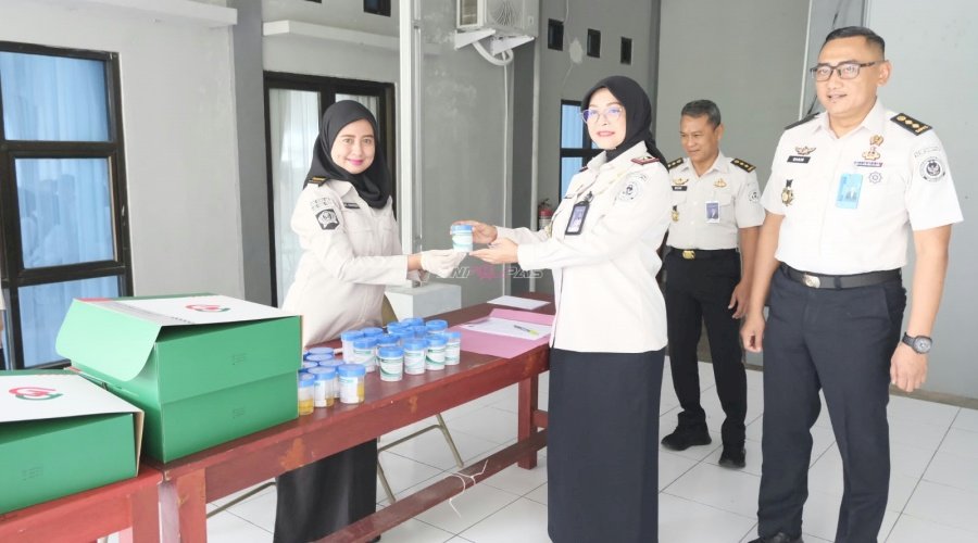 Tegas Perangi Narkoba, Kanwil Ditjenpas Kep. Babel Laksanakan Tes Urine