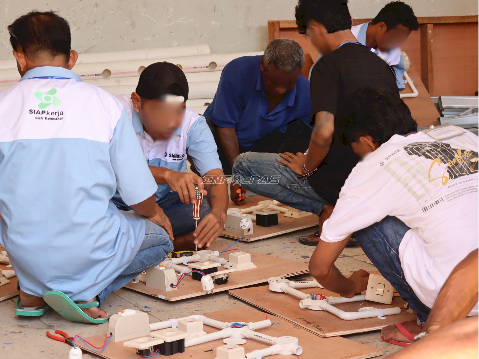 Praktik Pembuatan Komponen Instalasi Listrik, Warga Binaan Lapas Ambon Antusias Ikuti Pelatihan