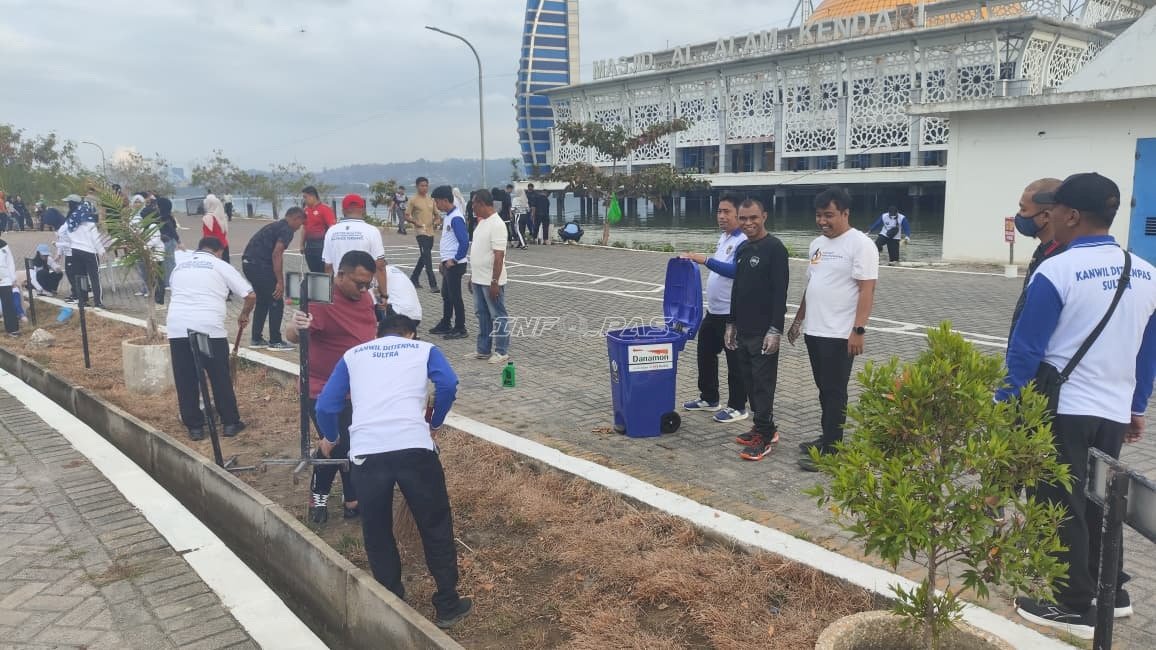 Sambut HUT RI, Kanwil Ditjenpas Sultra Gelar Aksi Bersih Masjid Al-Alam