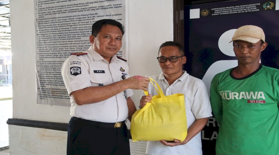 Wujud Kepedulian, Rutan Pelaihari Berbagi Sembako kepada Keluarga Warga Binaan