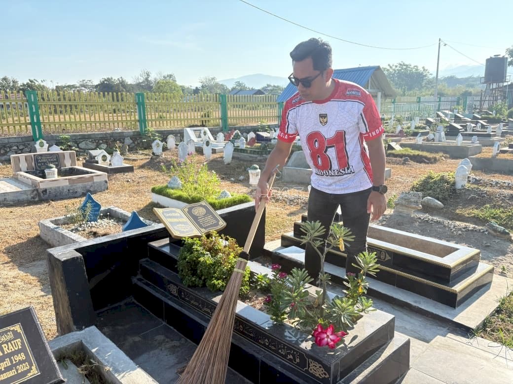 LPKA Palu Rawat Makam Pahlawan lewat Aksi Bersih TMP dan TPU