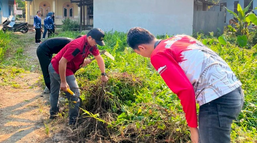 Bapas Amuntai Gotong Royong Bersihkan Lingkungan Jelang HUT Ke-81 RI