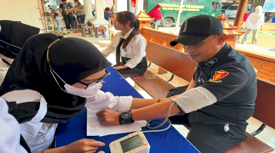 Lapas Mojokerto Hadirkan CKG untuk Pengunjung dan Salurkan Sembako bagi Yayasan Abdullah Latief