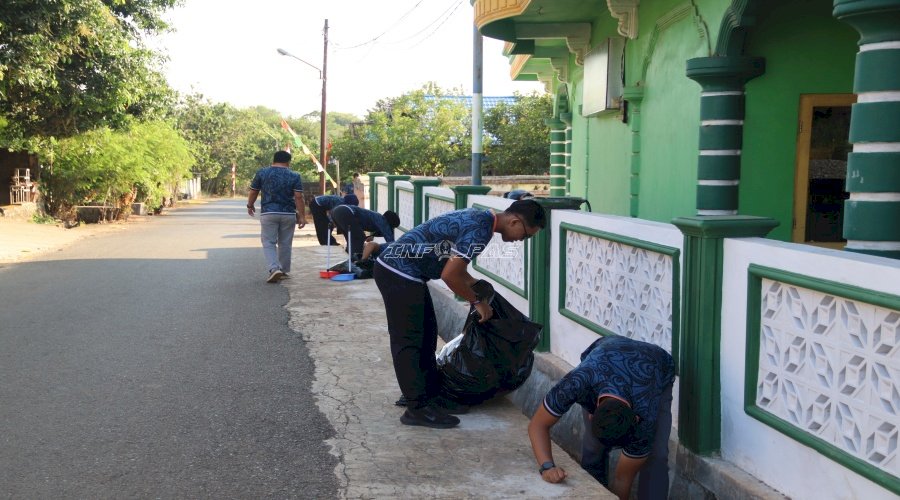 Aksi Bersih Kemerdekaan, Jajaran Rutan Pelaihari Bersihkan Langgar Darul Istiqomah