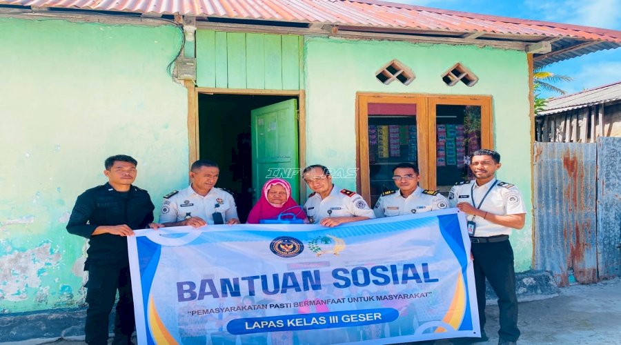 Semarakkan HUT RI Ke-81, Lapas Geser Salurkan Paket Sembako bagi Lansia