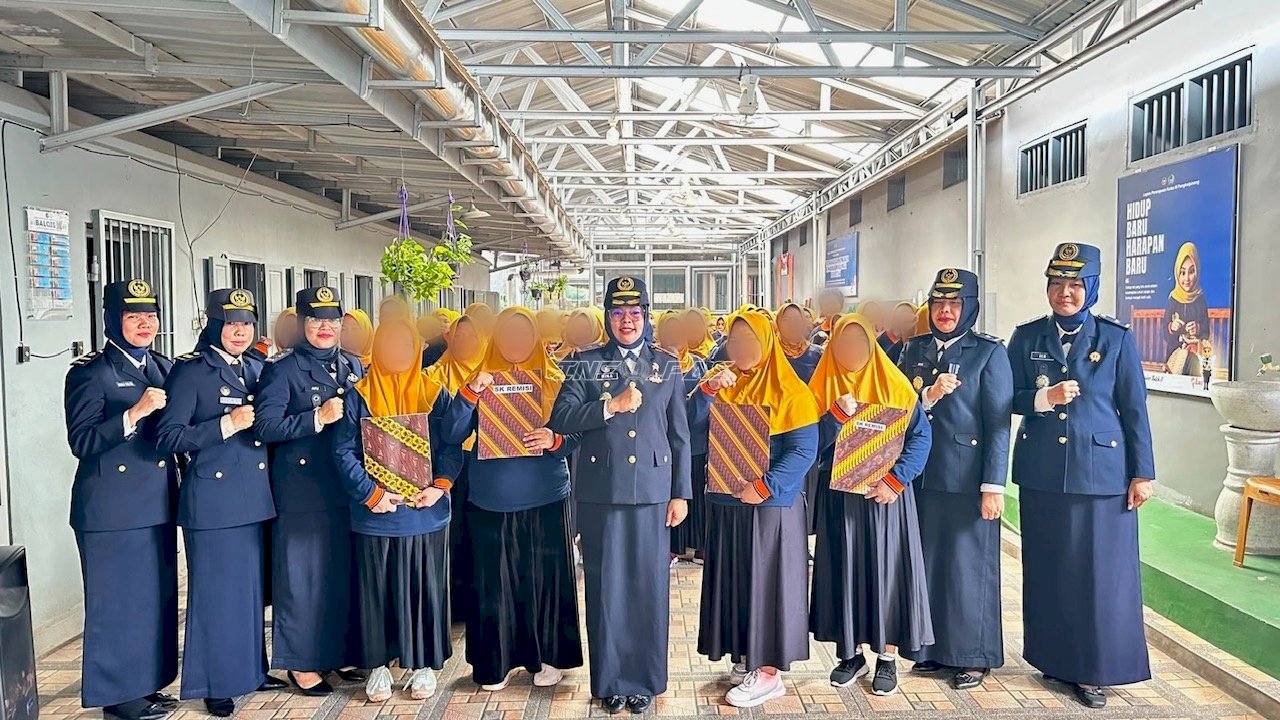 Peringati HUT Ke-81 RI, Lapas Perempuan Pangkalpinang Serahkan Remisi kepada 74 Warga Binaan
