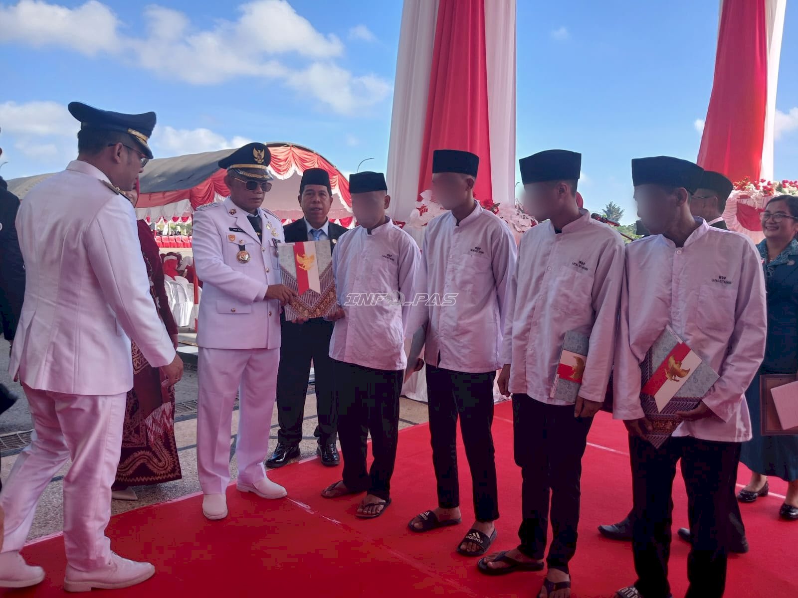 HUT Ke-81 RI, Lapas Kotabaru Serahkan Remisi serta Premi bagi Warga Binaan