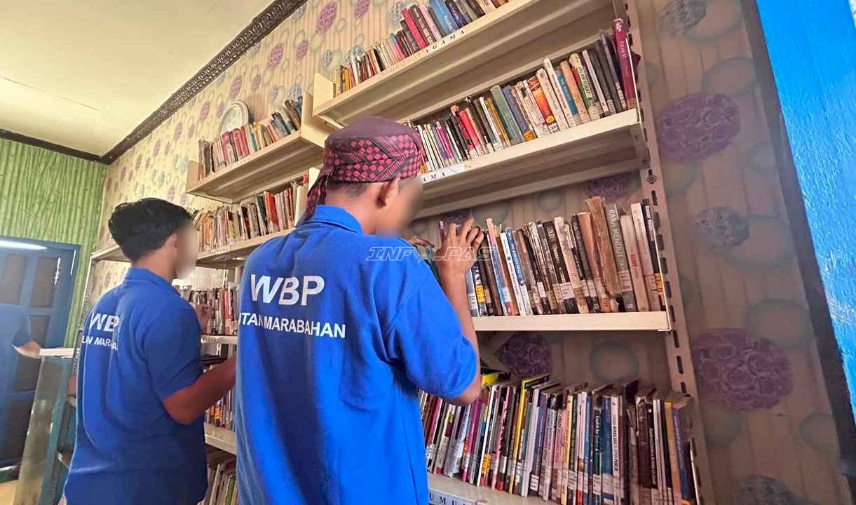 Isi Waktu dengan Kegiatan Produktif, Warga Binaan Rutan Marabahan Manfaatkan Perpustakaan