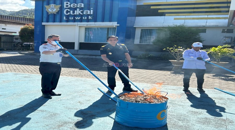 Lapas Luwuk Dukung Penegakan Hukum lewat Pemusnahan Barang Kena Cukai Ilegal oleh Bea Cukai Luwuk