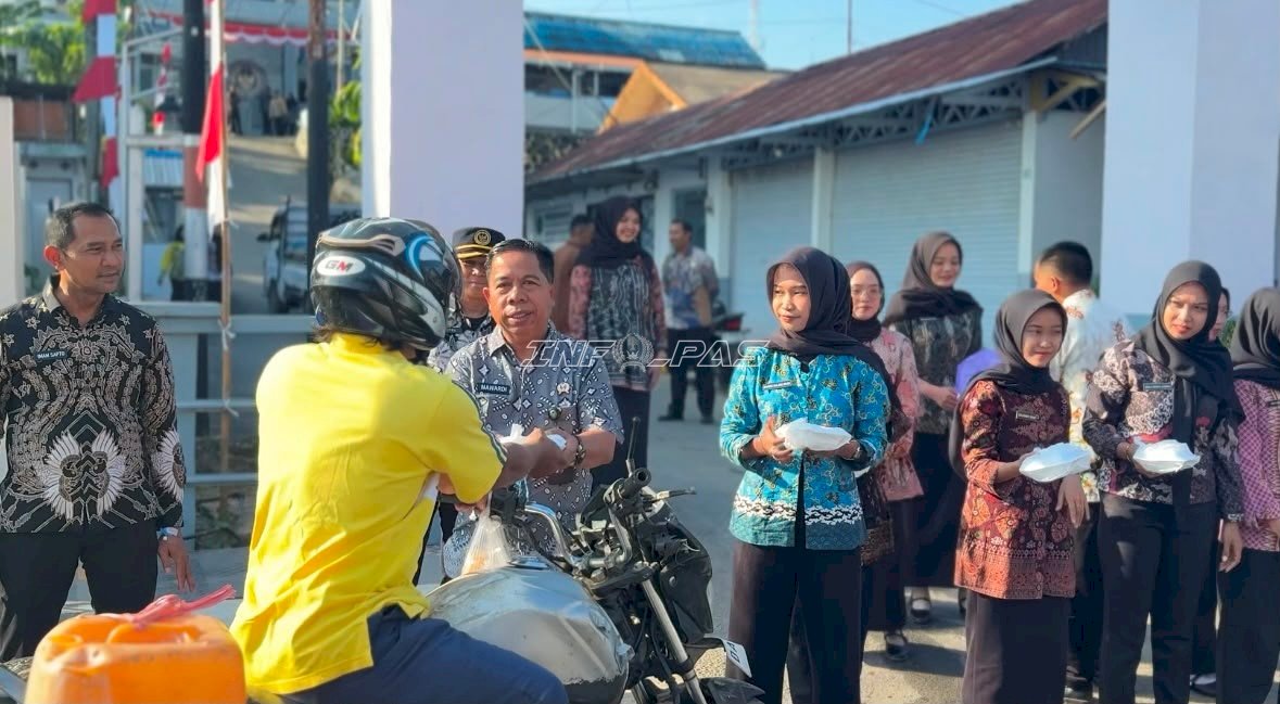 Jumat Berkah, Lapas Kotabaru Berbagi Paket Makanan kepada Masyarakat