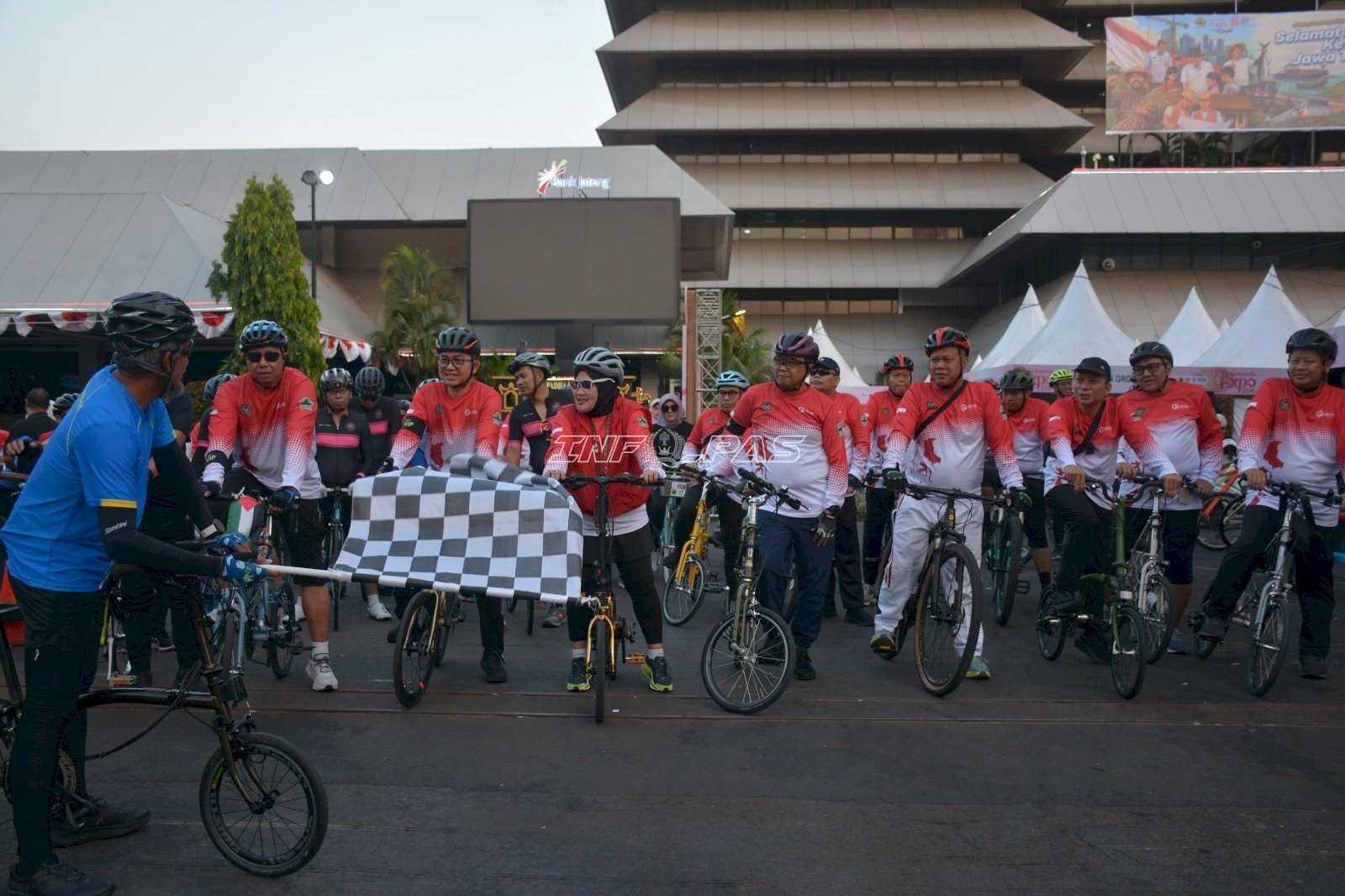Sehat dalam Kebersamaan, Lapas Terbuka Kendal Ikuti Gowes Kemenimipas–LAN